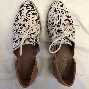 Matisse Quake Oxford // pony hair print lace up oxford